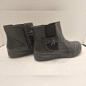 Clarks Black Leather Cheyn Ankle Boots.  New!